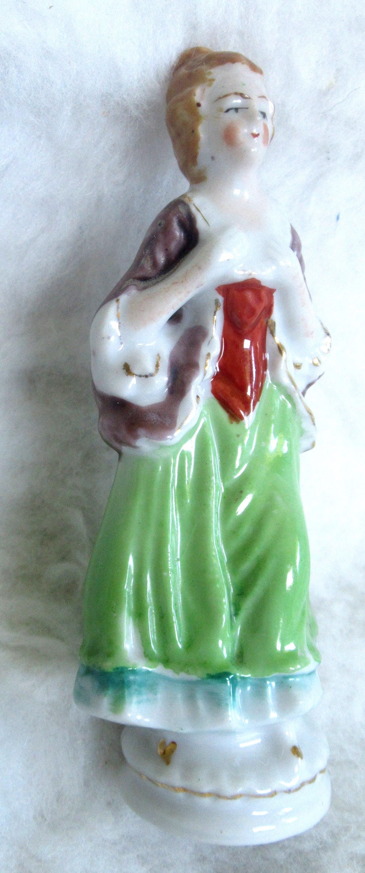Vintage Occupied Japan, 4-1/4”, Colonial Woman Figurine, Porcelain,  Made in Occupied Japan, Occupied Japan lady, Woman of 18th century,