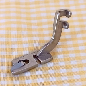 Singer Tall Slanted Shank Pressure Foot, Singer 161195, Great Britain, High Shank, Curve, Original foot genuine, NOT Hinge foot, no guide (4