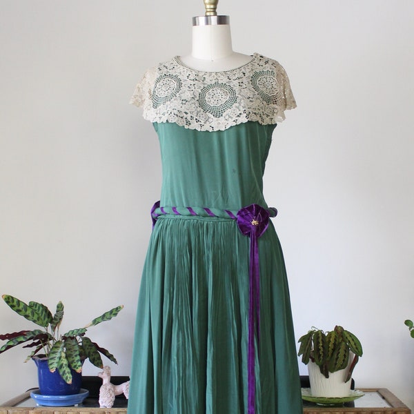 1920s Green Silk Dress with Cutout Sleeves | XS/S main image 0