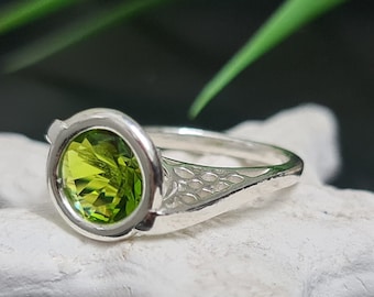 Peridot ring, sterling silver ring, gemstone ring, small ring, statement ring ,round ring, vintage ring, olive green ring, cocktail ring