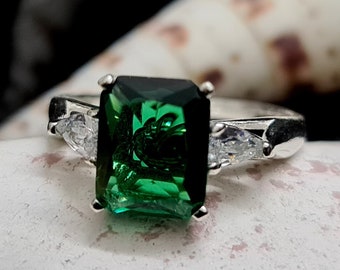 Emerald Ring - May Birthstone - Silver Ring - Gemstone Band - Statement Ring - Engagement Ring - Rectangle Ring - Cocktail Ring - Prong Ring