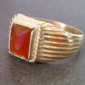 Fascia unisex, anello largo, anello unico, fascia in oro, anello da uomo, anello con corniola, anello con pietra preziosa, anello fatto a mano