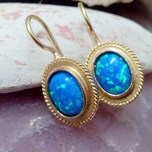 Opal Ohrringe, Goldene Opal Ohrringe, Ohrhänger, Blaue Opal Ohrringe, Alltägliche Ohrringe, Gold filled Ohrringe