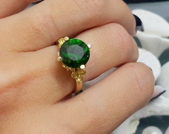 Statement emerald ring, round ring, gold ring, may birthstone, engagement ring, flower ring, bridal gift