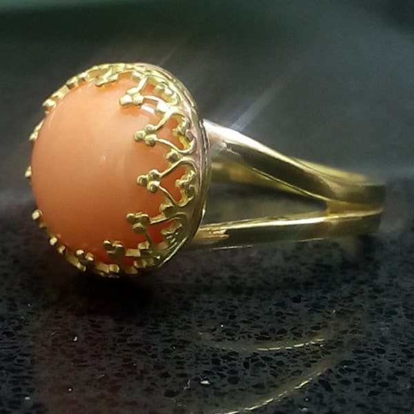 Bague en corail, Cadeau de mariage, Bague cocktail, Bague de déclaration, Bague en or, Bague en pierre précieuse, Bague en pierre ronde