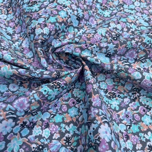 Tela de popelina floral - Tejido ligero cortado a medida para vestidos, acolchados y proyectos de costura.