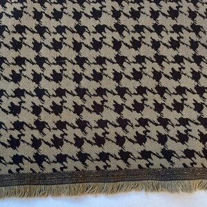 Tela de sarga de algodón con estampado jacquard marrón cortada a medida