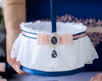 Flowers girls baskets Navy blue and blush pink weddings Basket flower girls Navy blue and blush pink wedding Flower girl basket Navy blue