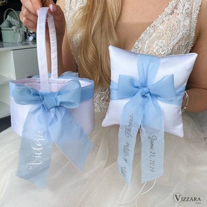 リングベアラー枕とフラワーガールバスケット白と青の結婚式、パーソナライズ、ウェディング枕とウェディングバスケット白と青の結婚式