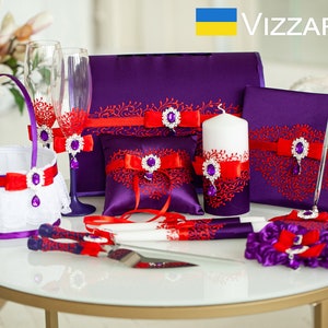 Paarse en rode bruiloft, champagneglazen, trouwkaartdoos paars, Unity-kaarsenset, bloemenmand rood, kussen ringdrager Paarse bruiloft