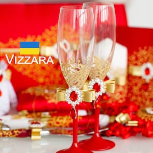 Champagne flutes Set of 2 Red and gold weddings Personalized Champagne glasses Red and gold wedding Glasses for wedding Red and gold wedding
