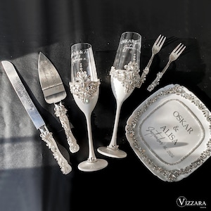 Wedding glasses Set of 2 and Cake cutting and Wedding plate Set White wedding, Personalized, Champagne flutes and Cake plate White wedding