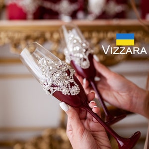 Wedding glasses Set of 2 Personalized Burgundy wedding Champagne flute wedding Wedding color burgundy Glass champagne Wedding glasses