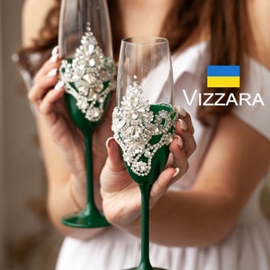 Champagne flute Set of 2 Emerald green wedding Personalized wedding glasses emerald green weddings Glasses for wedding Emerald green wedding