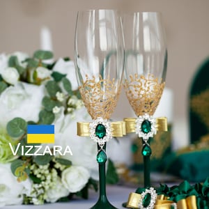 Champagne flutes Set of 2 Emerald green and gold wedding, Personalized, Champagne glasses Green Emerald, Wedding glasses Emerald wedding