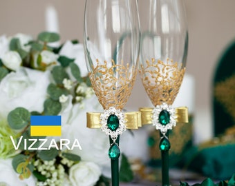 Champagne flutes Set of 2 Emerald green and gold wedding, Personalized, Champagne glasses Green Emerald, Wedding glasses Emerald wedding