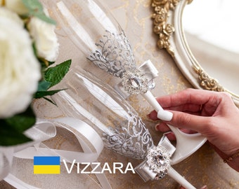 Сhampagne glasses Set of 2 White and silver wedding, Personalized, Champagne flutes wedding White wedding, Wedding glasses Silver wedding
