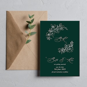 Grüne Save-the-Date-Hochzeitskarte, elegante Blütenschrift-Save-the-Dates, dunkelgrüne, hochwertige Save-the-Date-Tinte in Weiß BLSM100b
