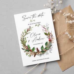 Winter Save the Date Karten, Weihnachtshochzeit Save the Dates, Stechpalme Winterkranz Save the Date Karte, WNFES100
