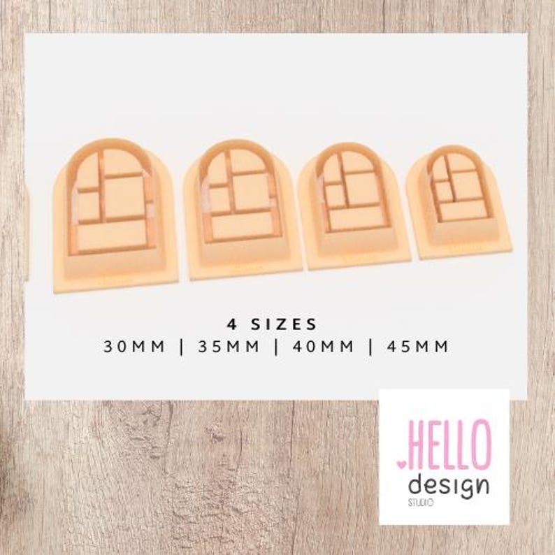 Puede incluir: Cuatro cortadores de galletas con forma de ventana de color beige en tama&ntilde;os de 30mm, 35mm, 40mm y 45mm. Los cortadores tienen una parte superior arqueada y un dise&ntilde;o de ventana rectangular. Se muestra el texto "4 SIZES".