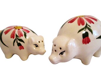 MId-Century Pig and Piglet Salt & Pepper Shakers, Pair