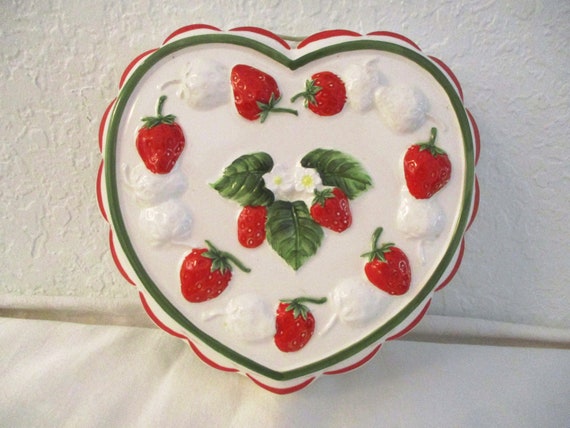 Strawberry Heart Ceramic Hanging Kitchen Mold 