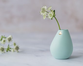手作りのミント磁器の花瓶、ゴールドハートの装飾