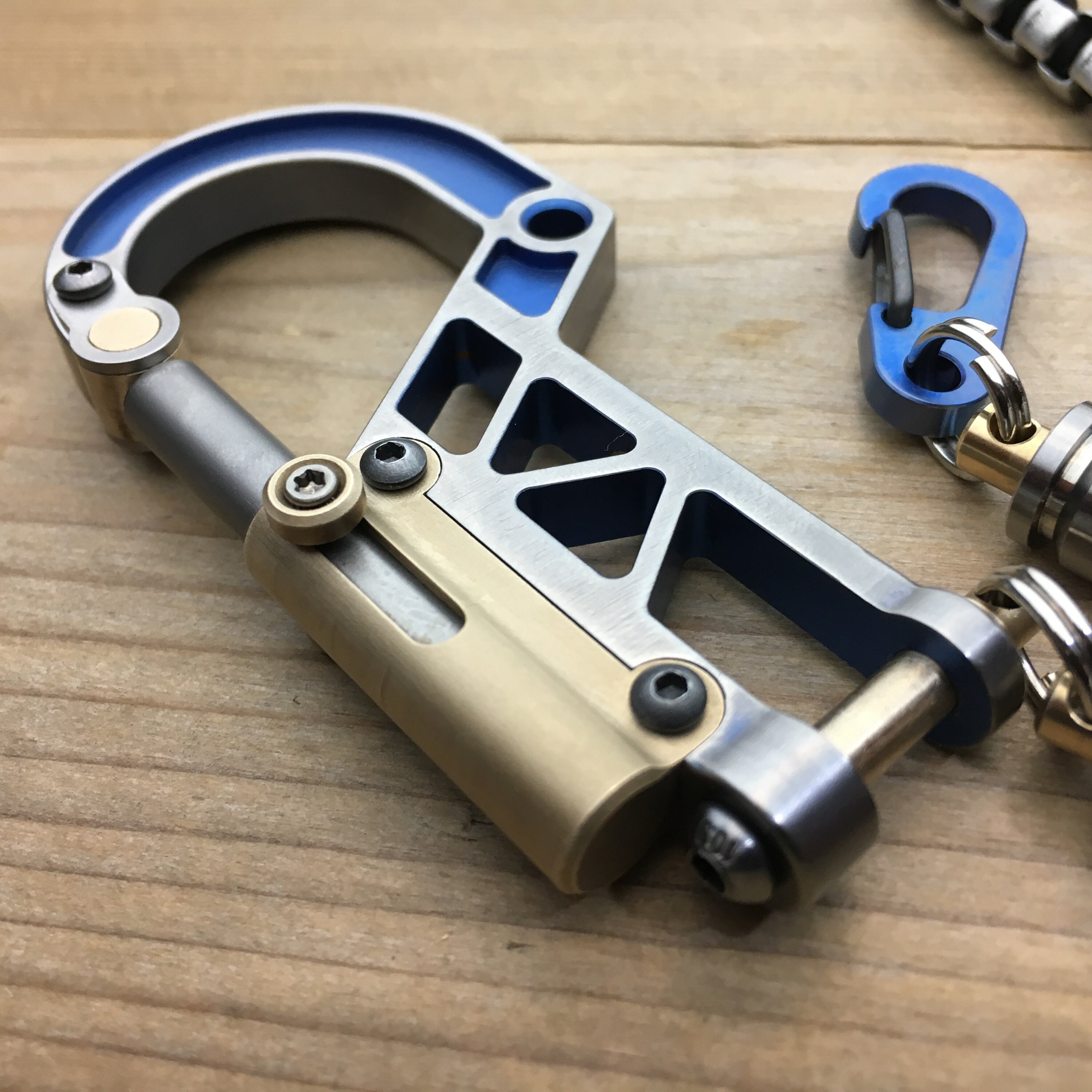 Walletchain / Keychain with double swivel and Bolt Carabiner.