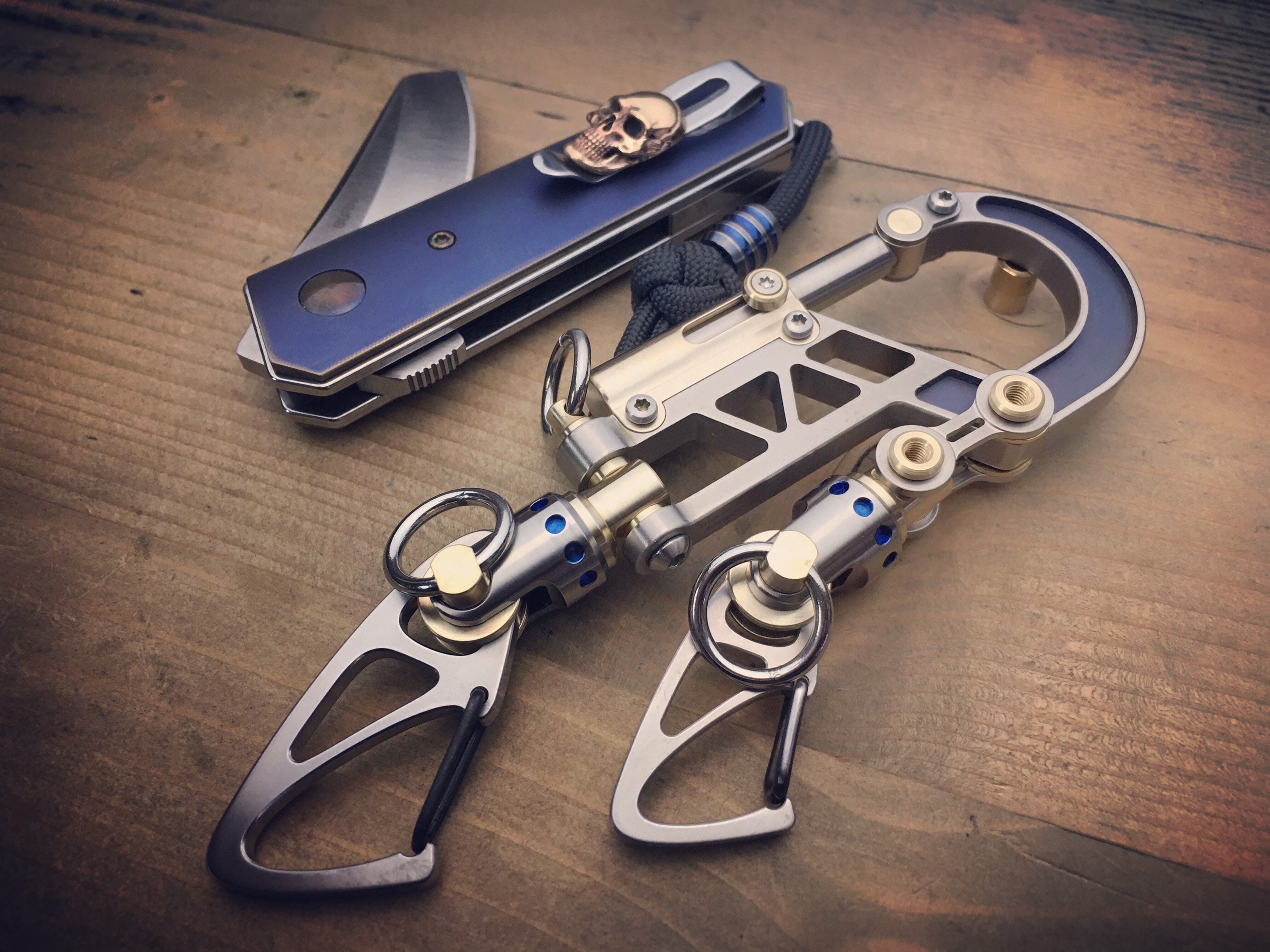 The Guide TOP / Titanium Edc Keychain Bi-carabiner, With Swivel Takes  Turns. 
