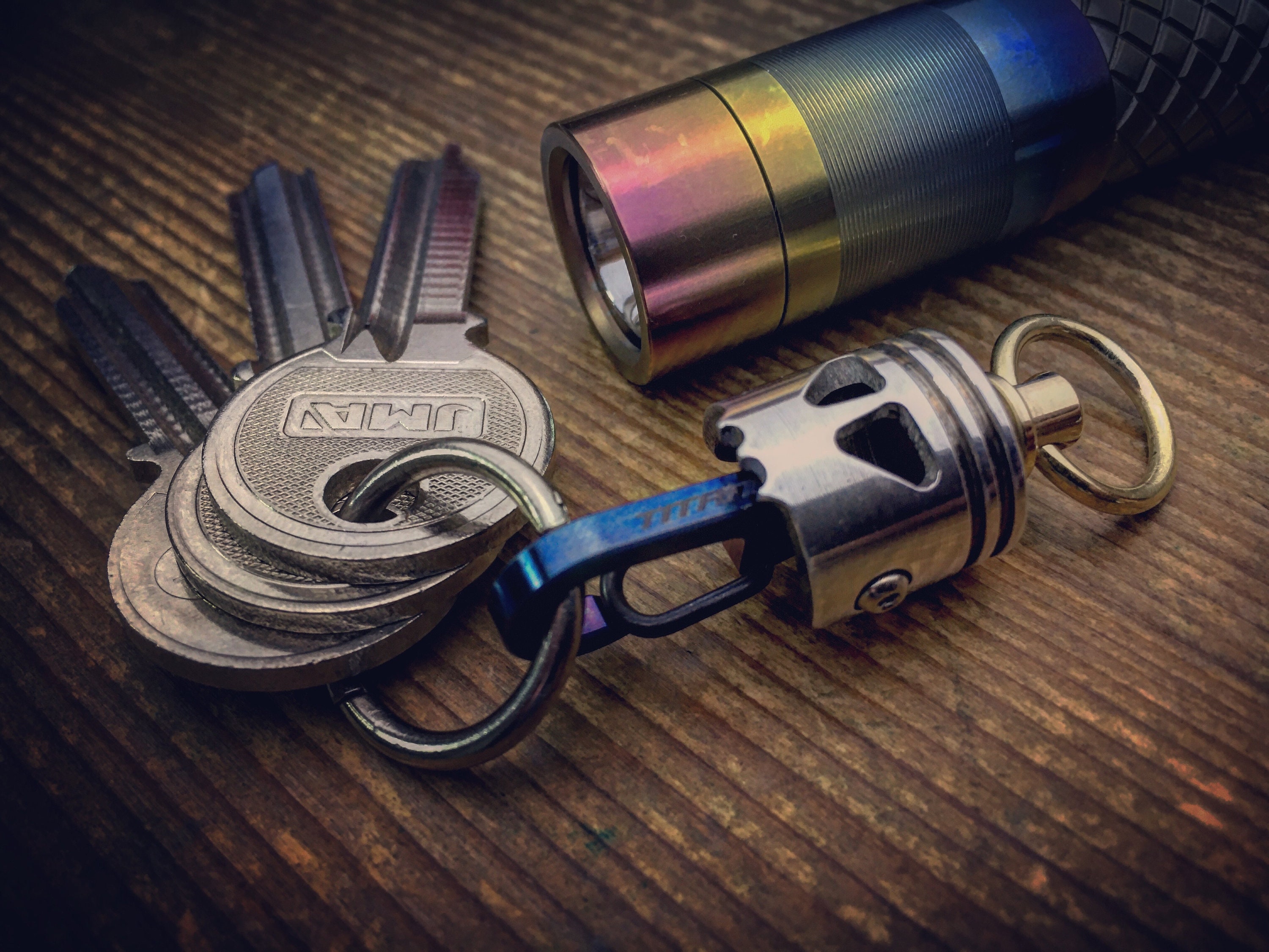 piston art skull keychain