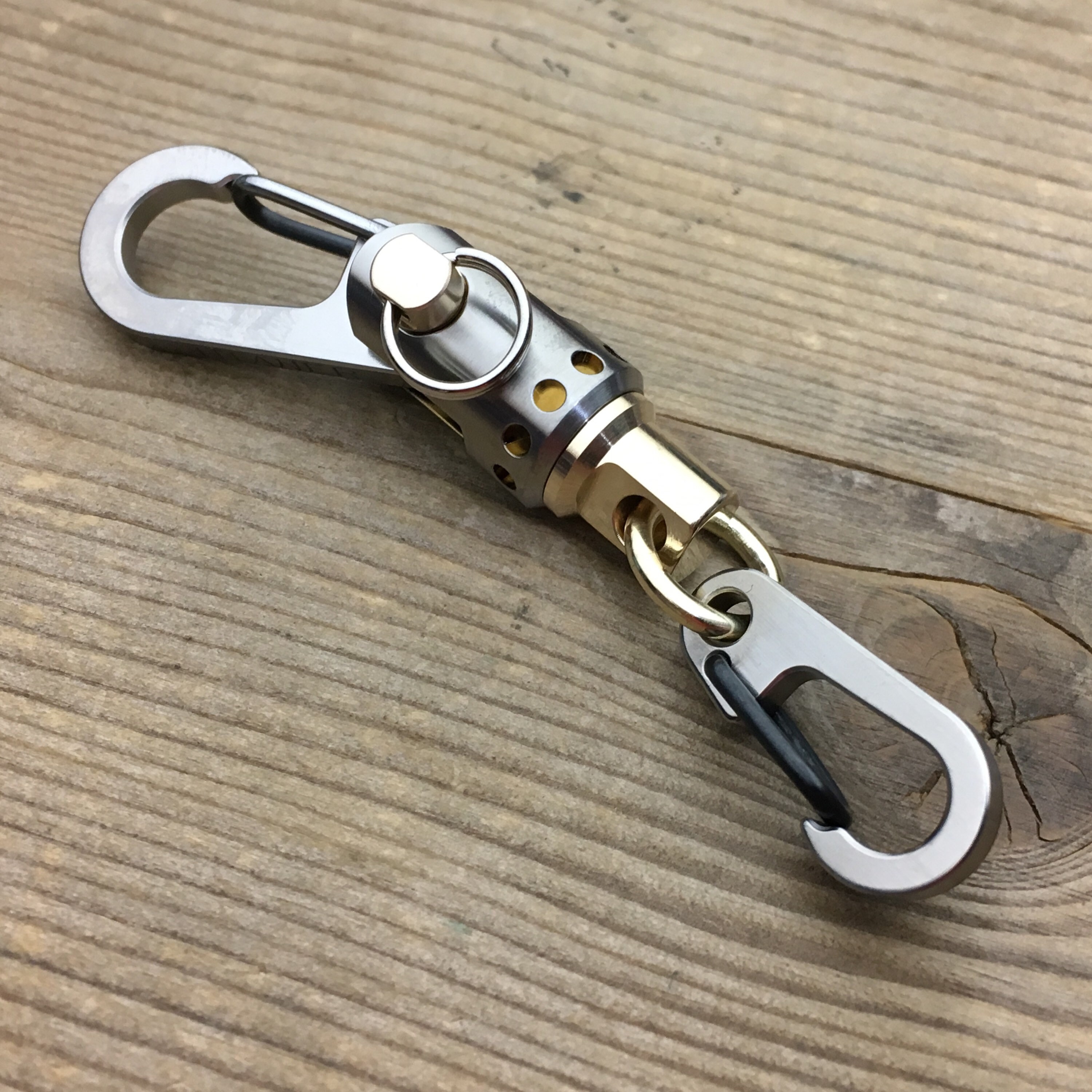 SwivelII Connector Keychain with two carabiners