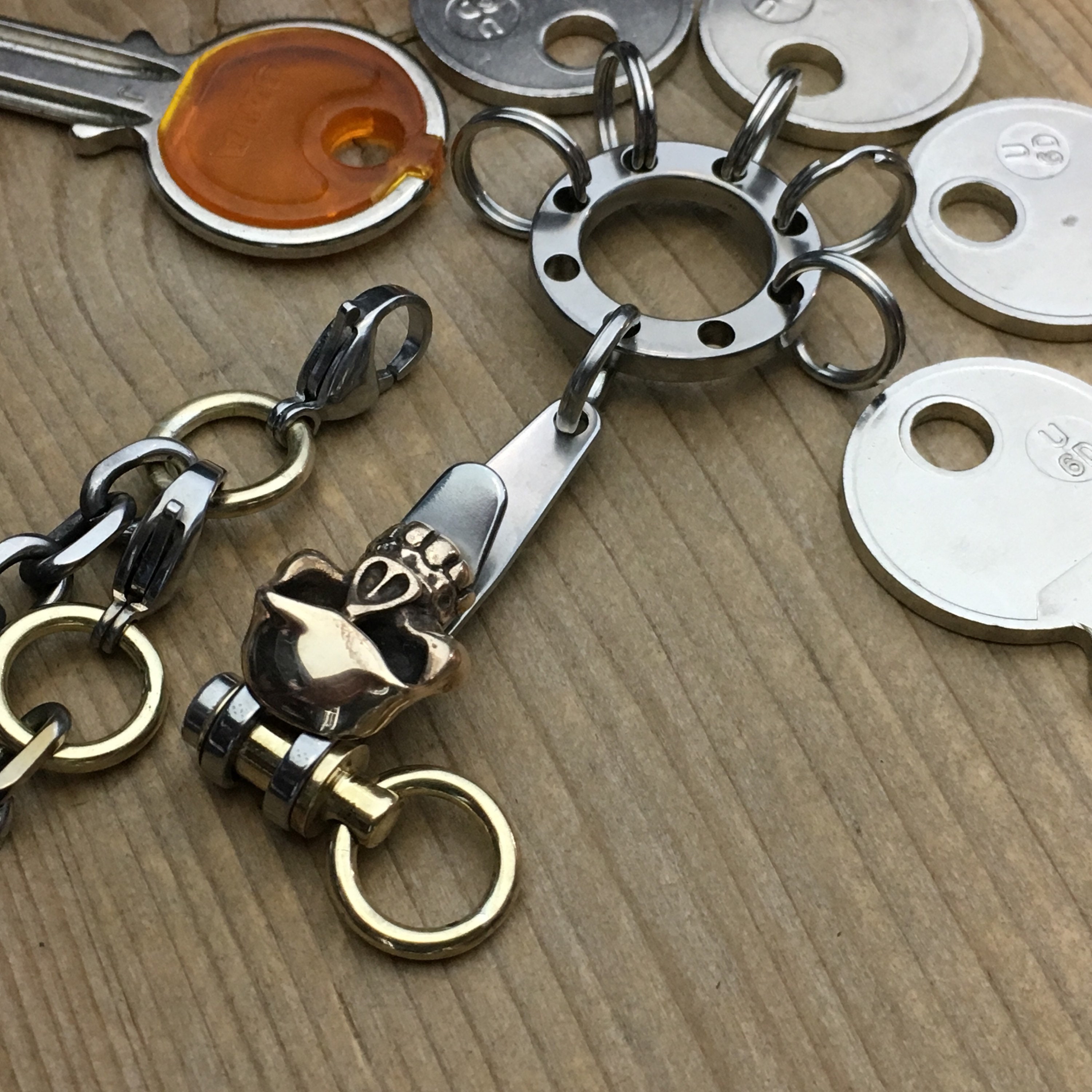 Suspension Clip Keychain with distributor and Security Chain