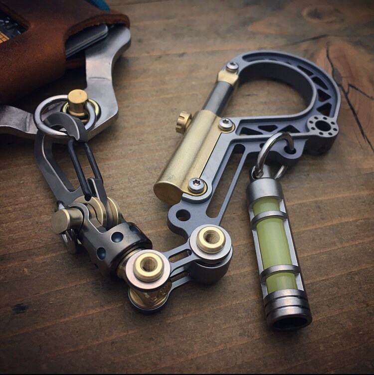 The Guide TOP / Titanium Edc Keychain Bi-carabiner, With Swivel Takes  Turns. 