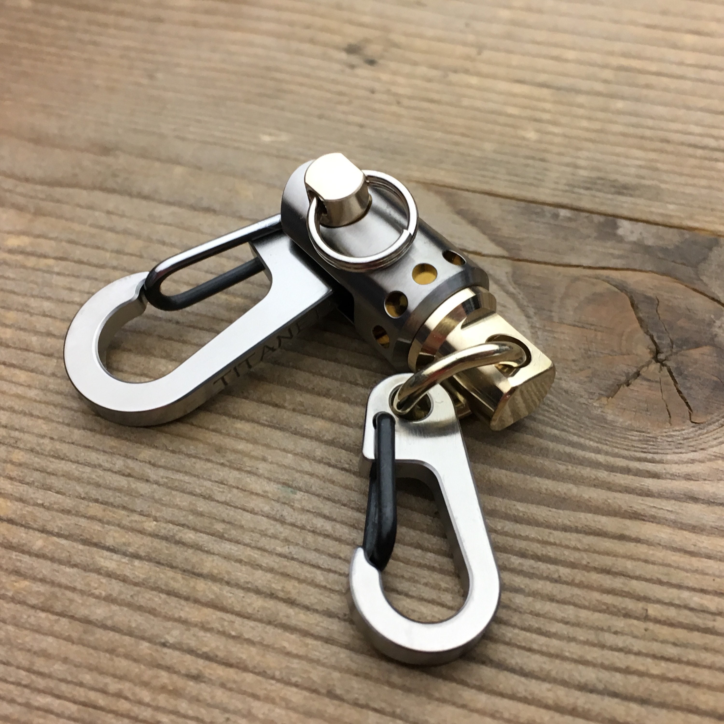 SwivelII Connector Keychain with two carabiners