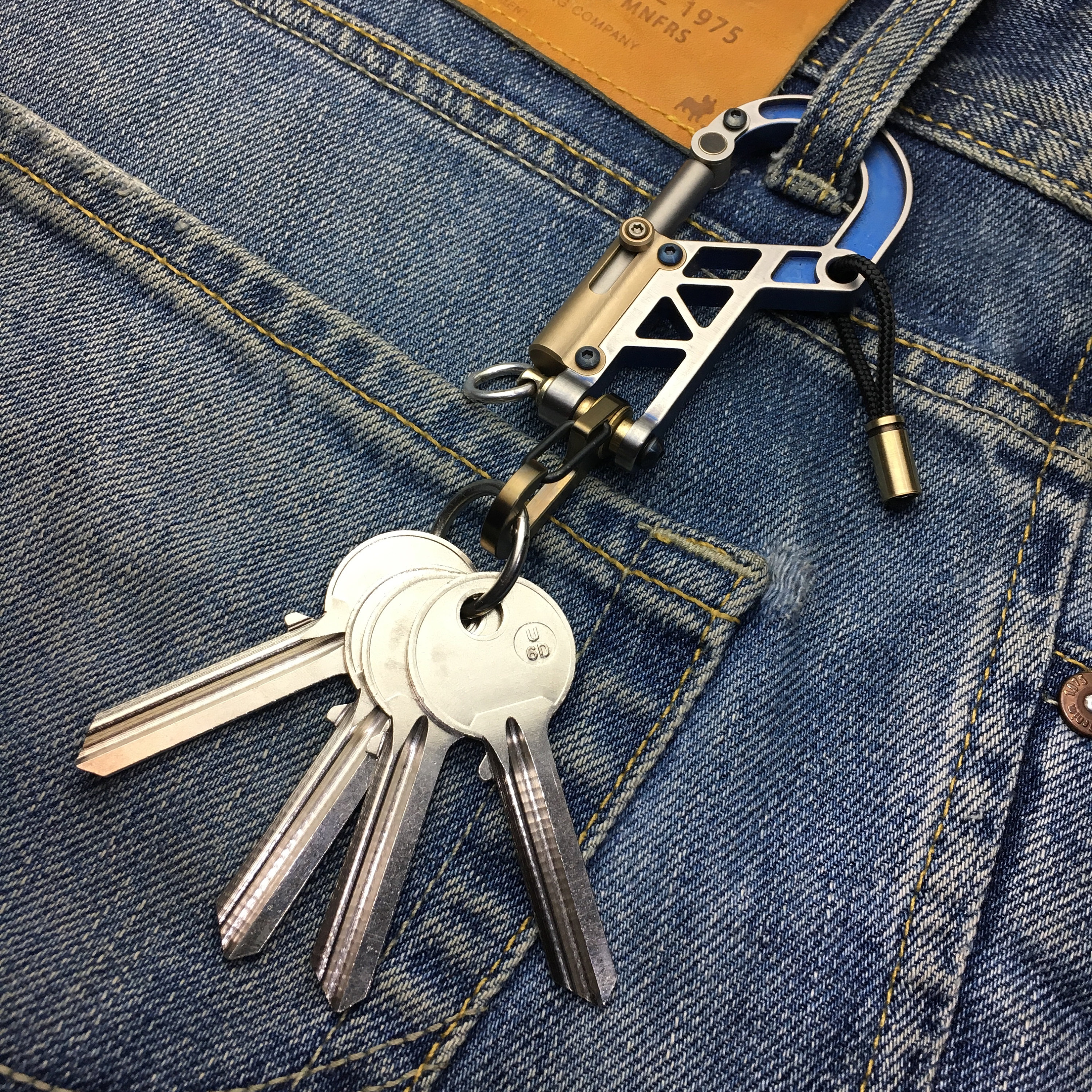 Edc Key Carabiner Keychain / The Bolt Carabiner / Titanium / MOD