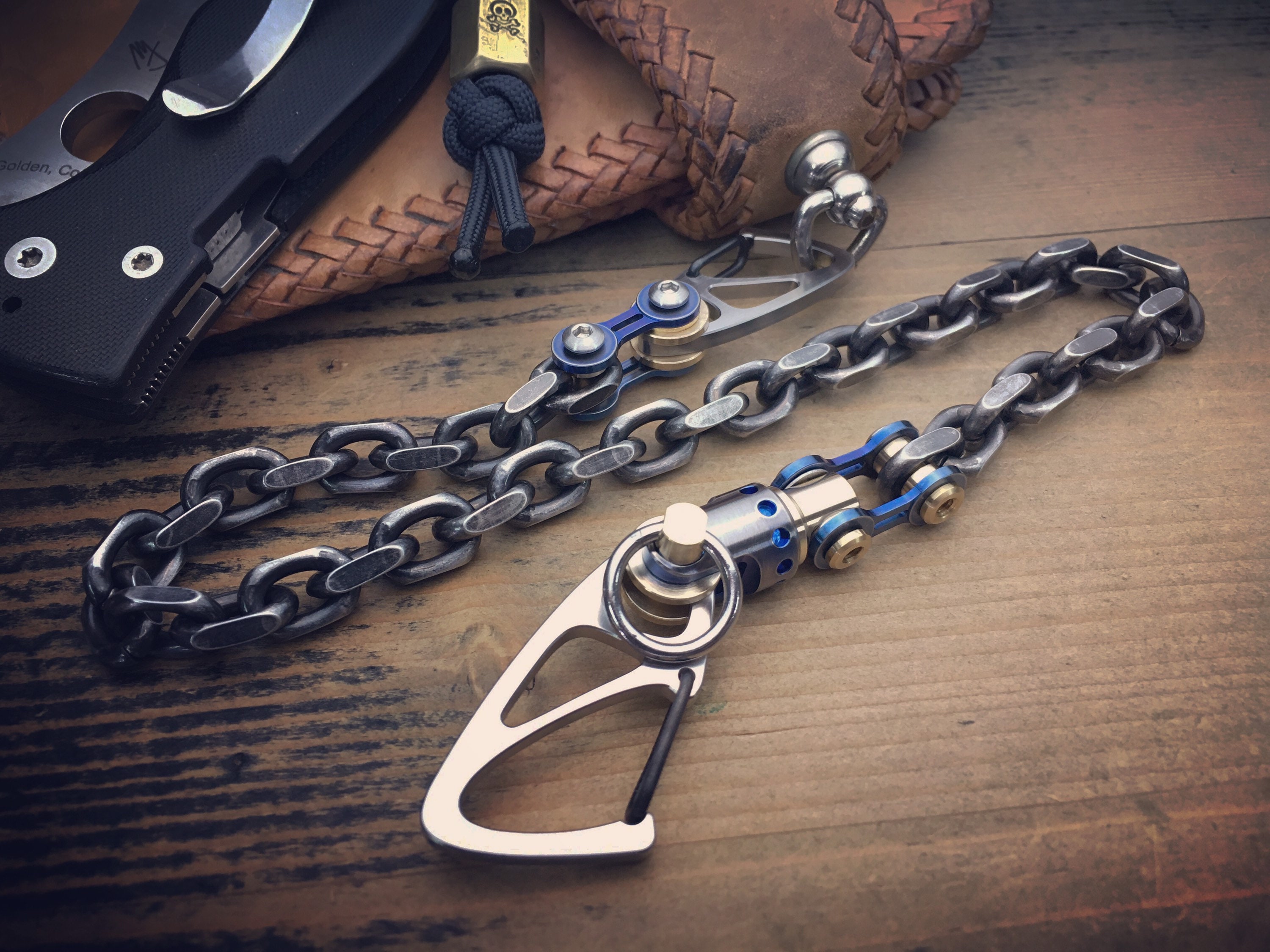 The Crane Operator - Mix-Aged Blue / Wallet boat chain with one Swivel