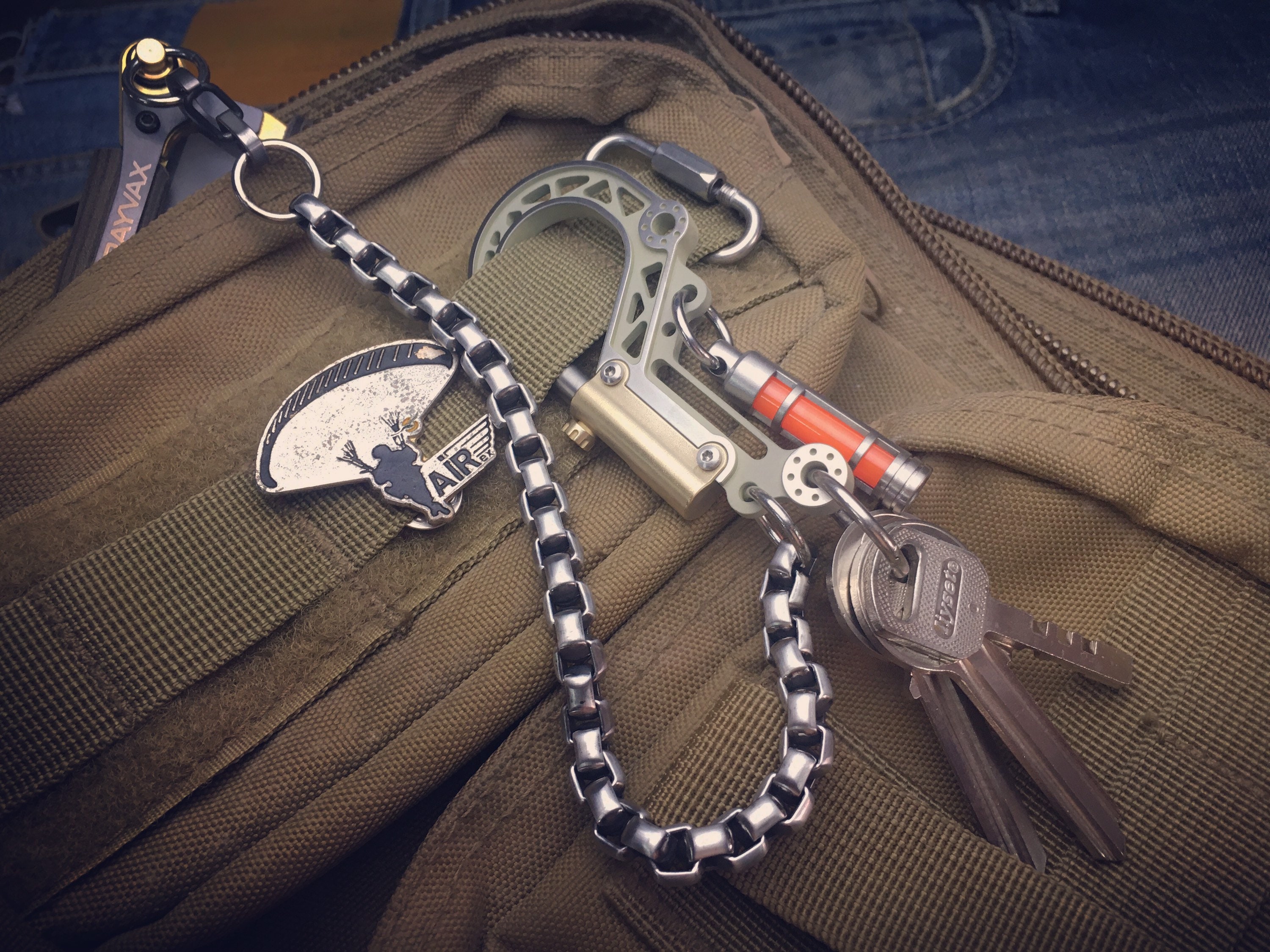 The Combat. Customized Version One-Off Bolt-Carabiner V-II with Walletchain  and GITD lamp locator