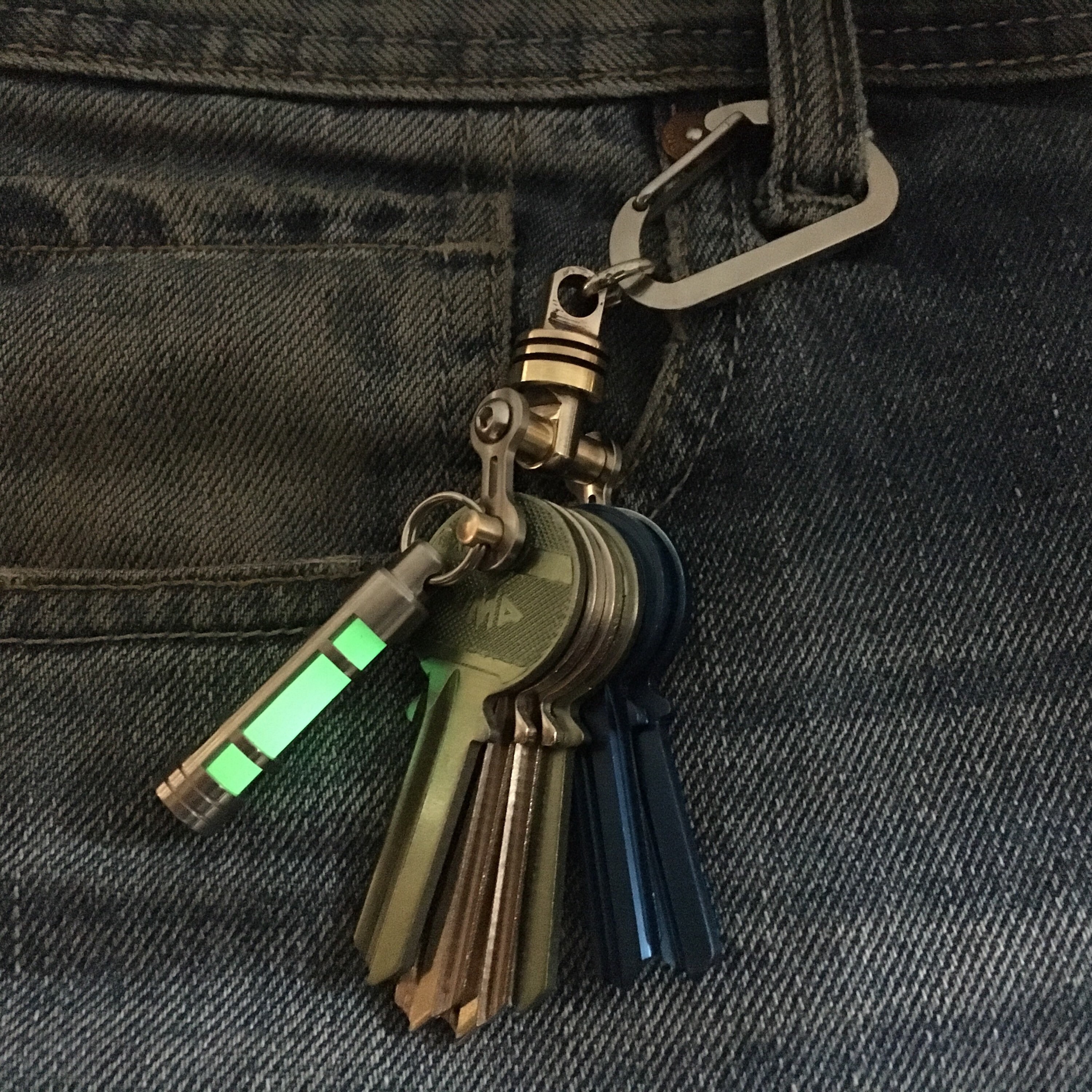 Edc Keychain / Swivel TiBikeLink Locator1B