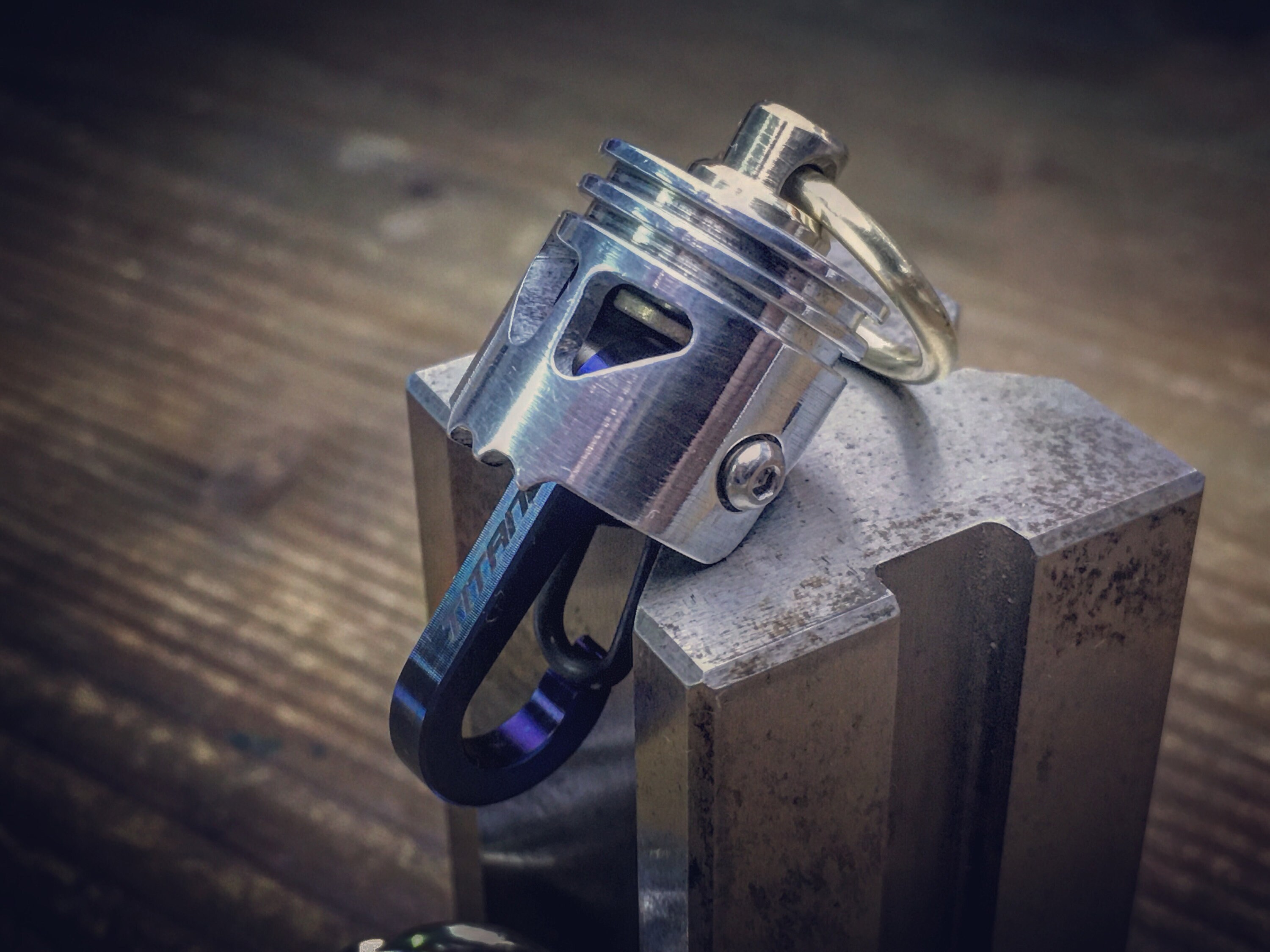 piston art skull keychain