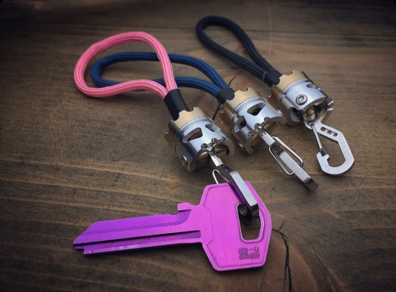 The Puto Rey Skull Piston Bob / Keychain -Walletchain