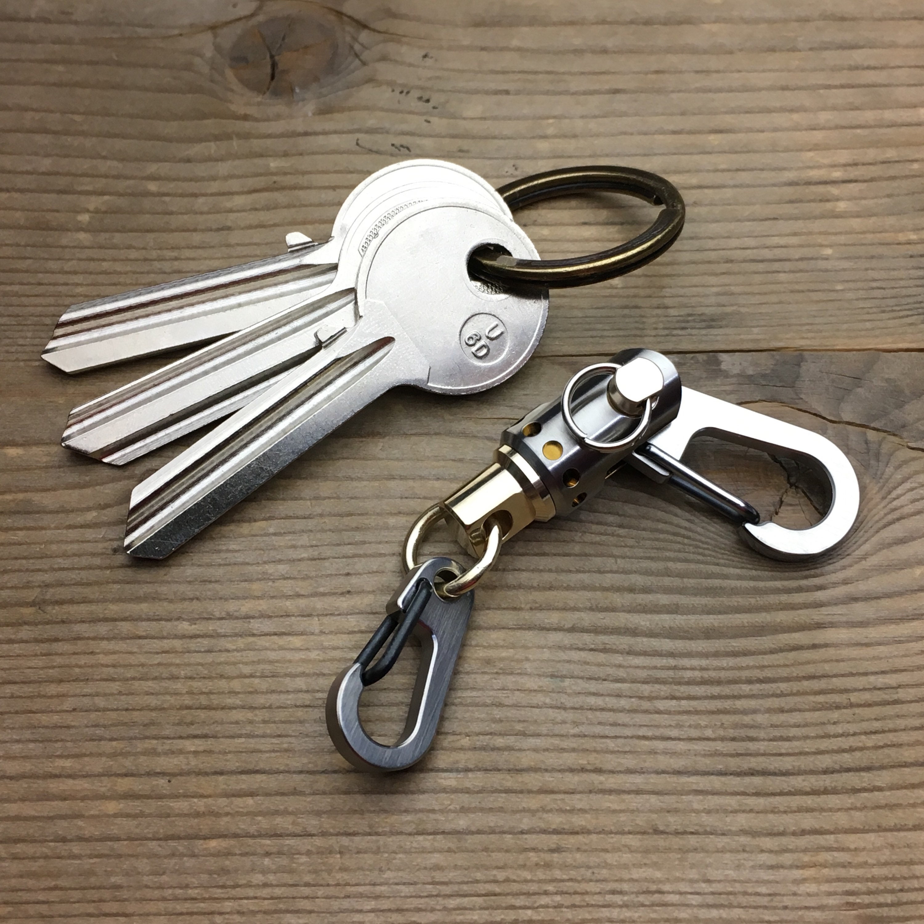 SwivelII Connector Keychain with two carabiners