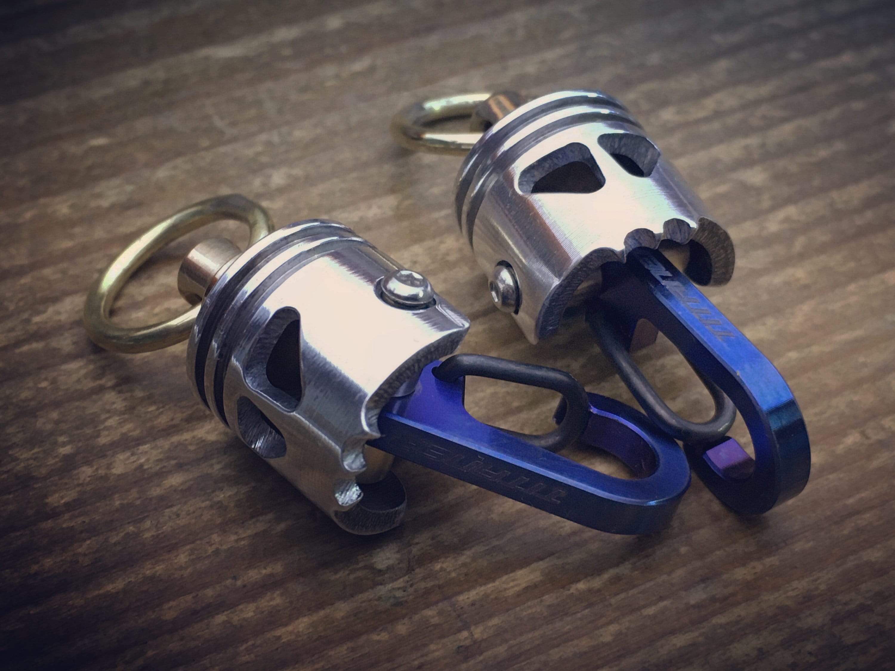 piston art skull keychain