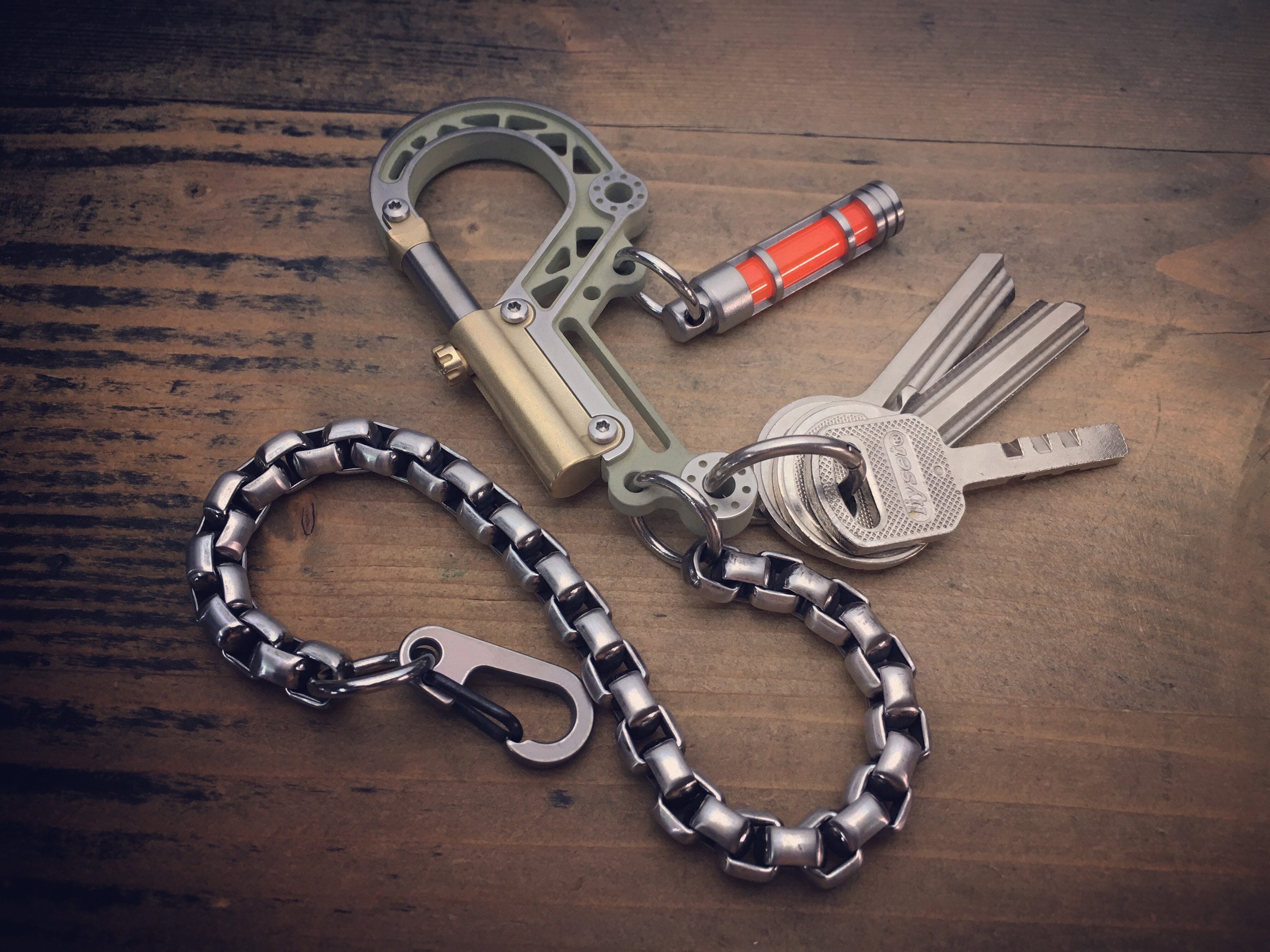 The Combat. Customized Version One-Off Bolt-Carabiner V-II with Walletchain  and GITD lamp locator