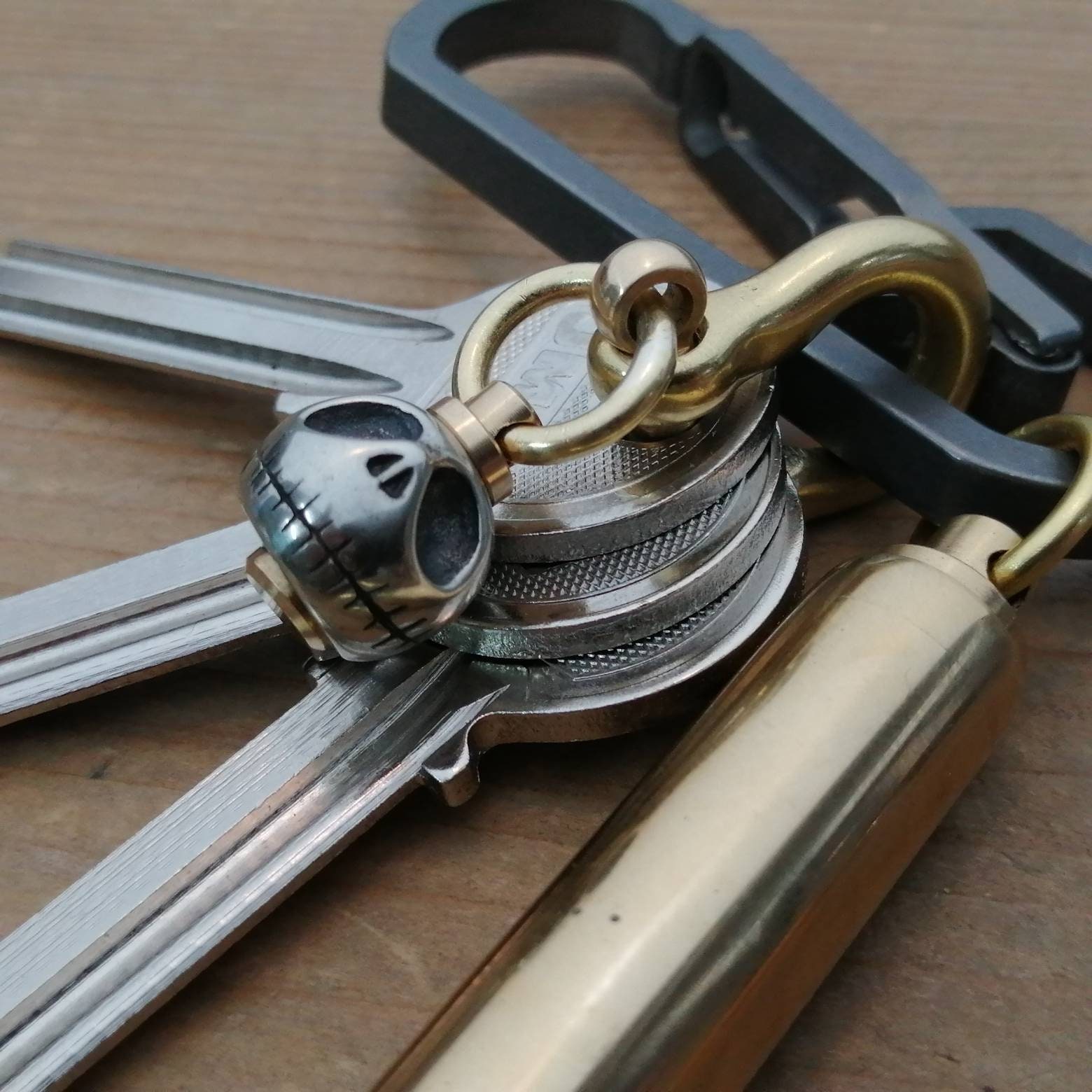 Rotating Pumpkin shackle keychain