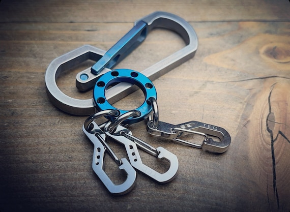 The UFO - Triple Pendant Clip / Titanium key chain extension