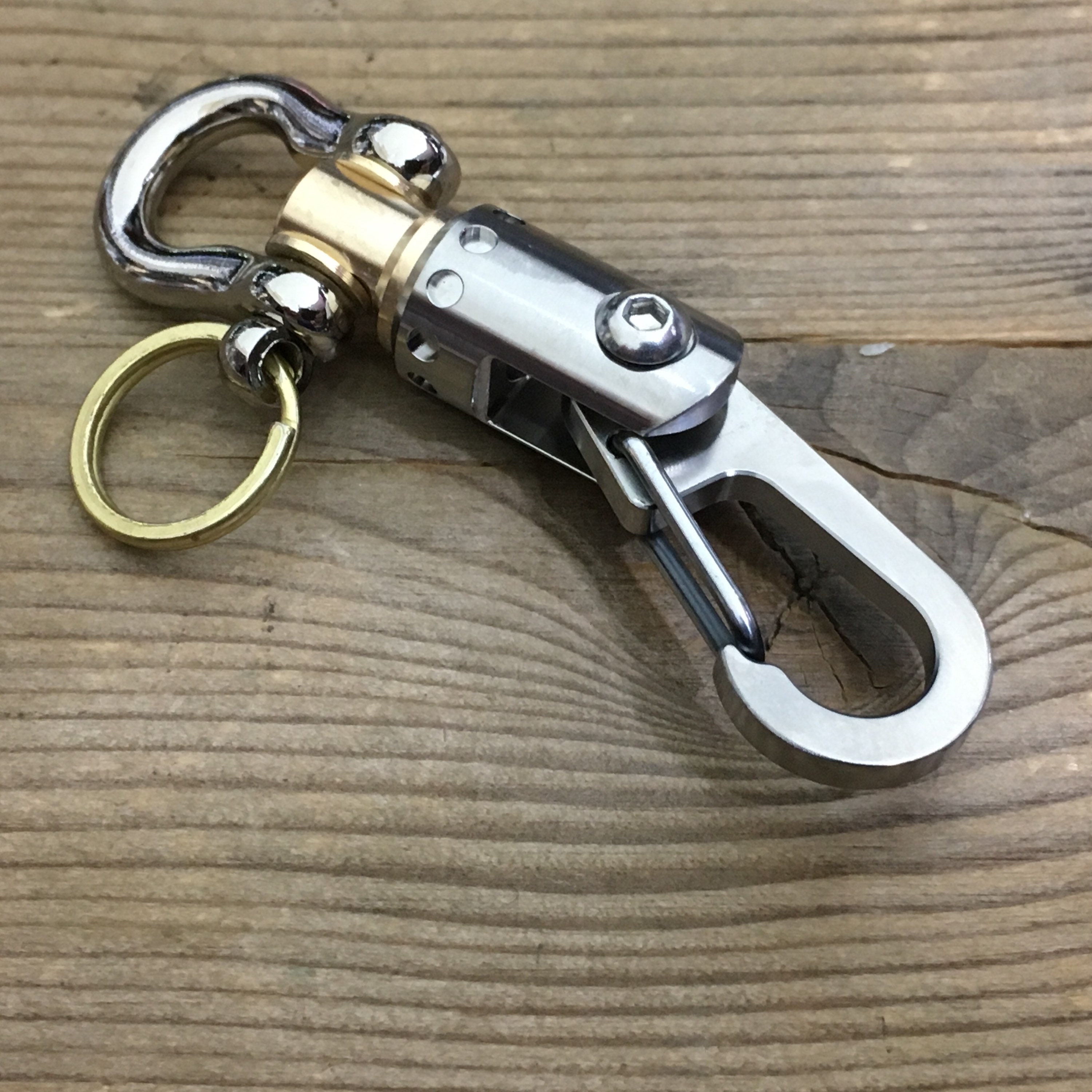 SwivelII Connector Keychain with Shackle and Carabiner