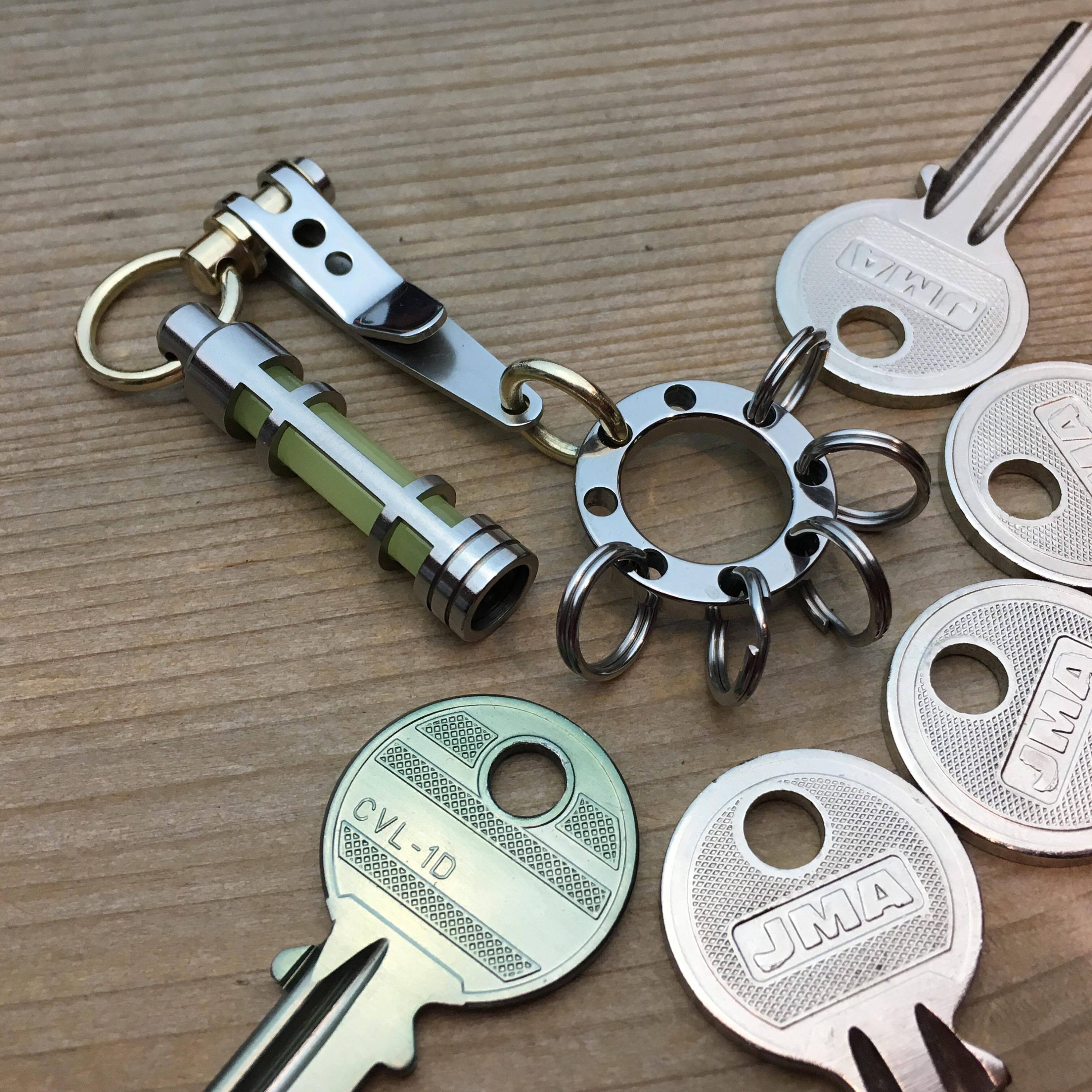 FOB / Locator Suspension Key Ring Distributor, with Rotary connector