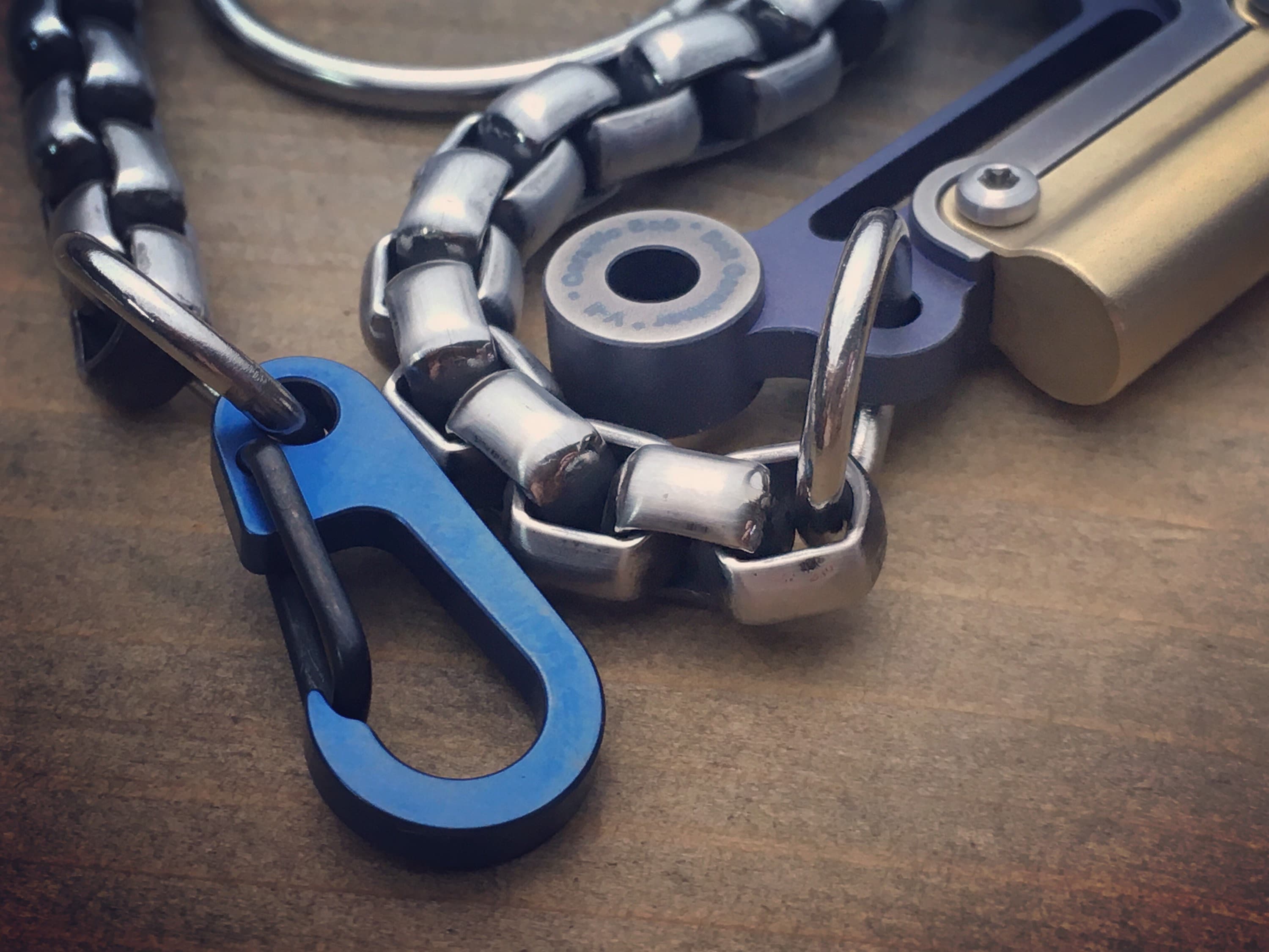 The Biker / Customized Version Bolt-Carabiner V-II with Samall Walletchain  / Anodized Blue