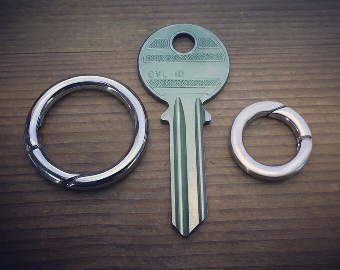 Ring with spring closure in Stainless Steel / Round carabiner