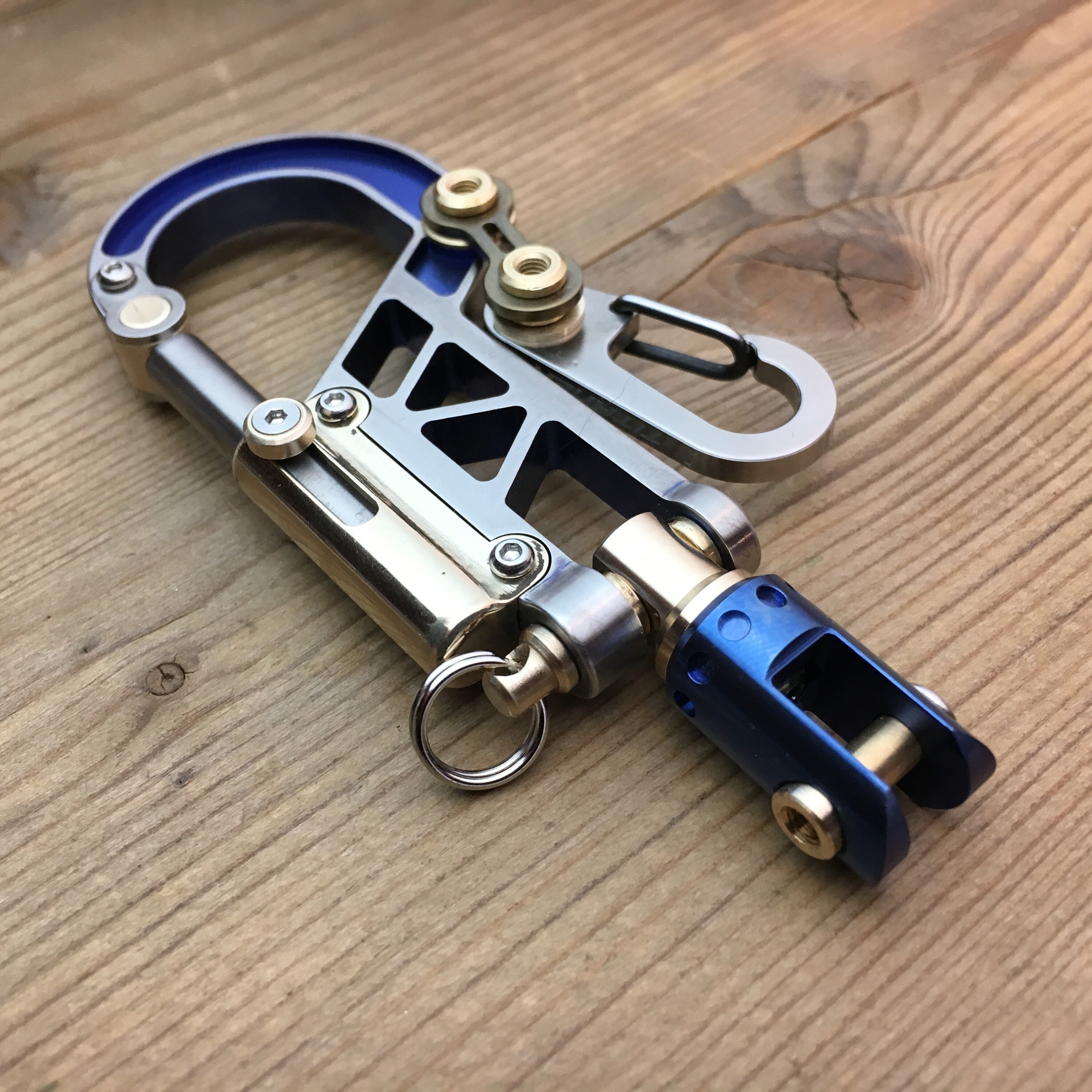 Edc Titanium Key Carabiner, The Bolt Carabiner / MOD